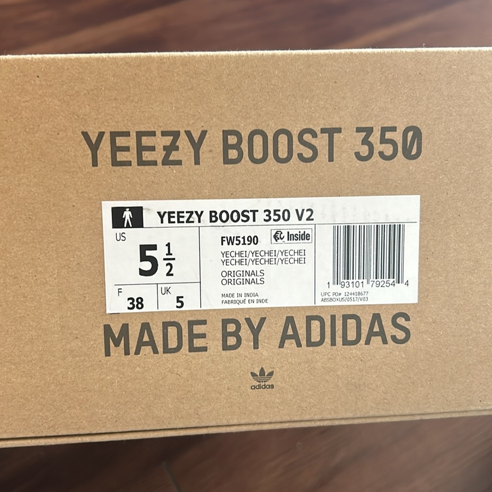 Yeezy Boost 350 V2 - Picture 5 of 5